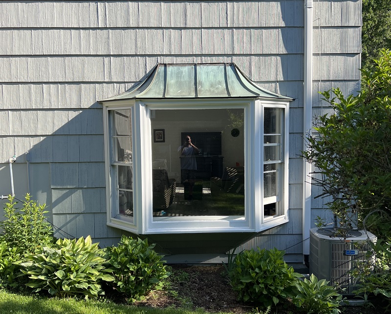 Exterior bay window